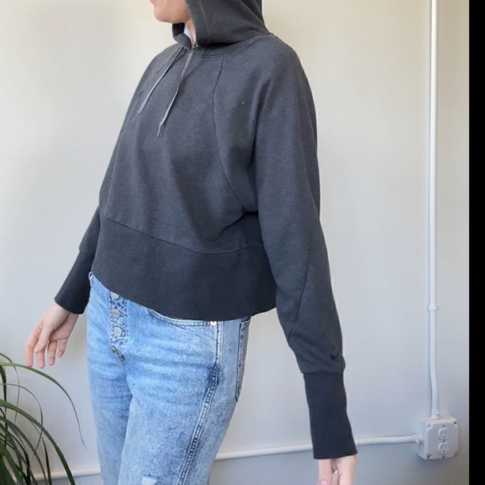 Nike Dri-Fit oversized Grey cropped hooded sweatshirt. Size medium.‎ - Picture 5 of 13